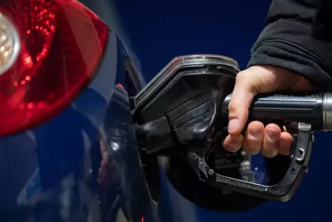 Der dramatische Anstieg der Spritpreise scheine jedoch „fürs erste gestoppt“ zu sein, teilt der ADAC mit.