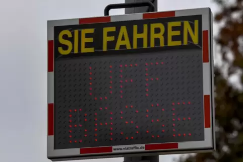 In Bobenheim-Roxheim setzt man bei der Tempokontrolle auf Pfälzer Humor.
