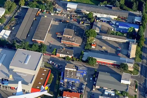 Viele Nutzungen: Zwischen Technik-Museum und Feuerwehr (Mitte, rechts) verläuft die Heinkelstraße. Links oben der Baubetriebshof Viele Nutzungen: Zwischen Technik-Museum und Feuerwehr (Mitte, rechts) verläuft die Heinkelstraße. Links oben der Baubetriebshof