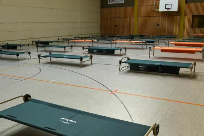 Mobiliar für die Notunterkünfte in Sopot soll entweder aus eigenen Beständen zur Verfüg ung gestellt oder neu angeschafft werden Mobiliar für die Notunterkünfte in Sopot soll entweder aus eigenen Beständen zur Verfüg ung gestellt oder neu angeschafft werden