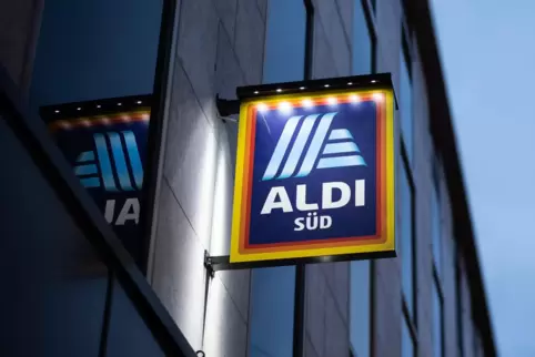 Schild an einer Aldi-Filiale. 