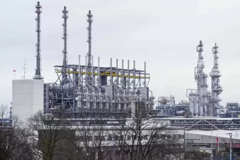 Auch für die mehr als 23.000 Tarifbeschäftigten bei der BASF wird ab Montag verhandelt.