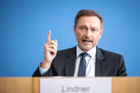 Bundesfinanzminister Christian Lindner fordert eine Senkung der Spritpreise durch einen Tank-Rabatt. 