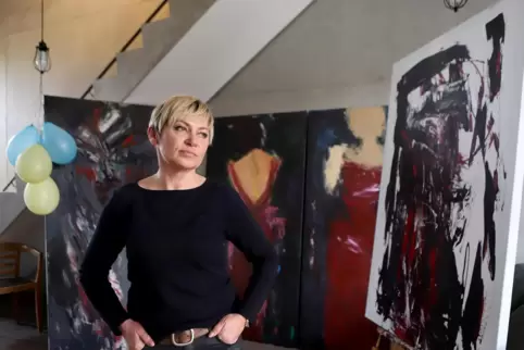 Larissa Rashapova plant eine Kunstversteigerung für die Ukraine-Hilfe. 