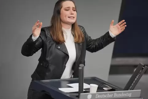 Emilia Fester in ihrer Rede zur Impfpflicht-Debatte im Bundestag.