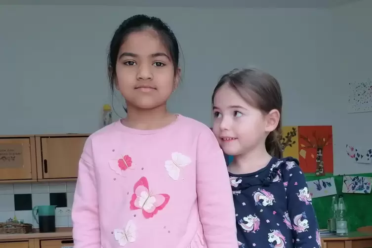 Auch Garvi und Matilda finden, dass man helfen soll. 
