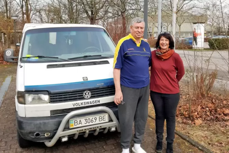 Aleksandr Aleksandrov, Pr&auml;sident des Geh&ouml;rlosensportvereins in Tscherkassy, und Elke Libowsky, Leiterin der Sportschule in Schif