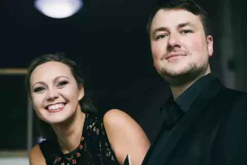 Das aus der Ukraine stammende Duo Adamé mit Violine Petrychenko und Vitalii Nekhoroshev will Musik seiner Heimat vorstellen. 