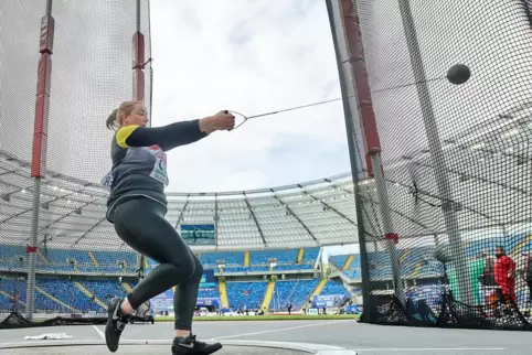 Samantha Borutta in Aktion. Sie ist eine der besten Hammerwerferinnen in Deutschland. 