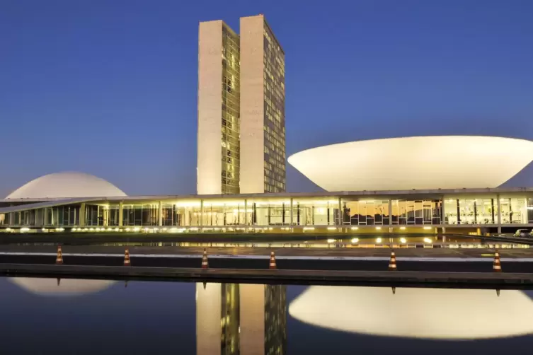 Bras&iacute;lia: Das futuristische Kongressgeb&auml;ude, erdacht von Oscar Niemeyer. 