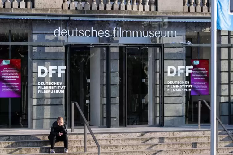 Mehrere Monate wurde am Frankfurter Filmmuseum an der Digitalisierung von Franz Schömbs’ Werken gearbeitet. 
