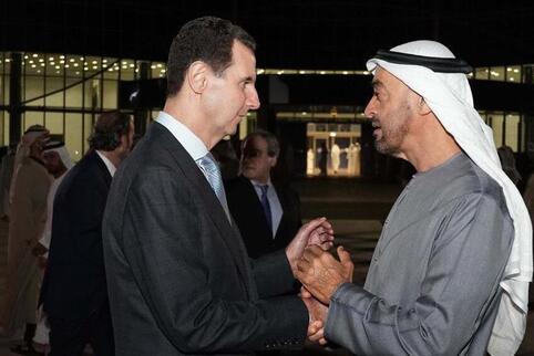 Mohammed bin Zayed Al Nahyan (r), Kronprinz von Abu Dhabi, bei einem Treffen mit dem syrischen Präsidenten Baschar al-Assad. 