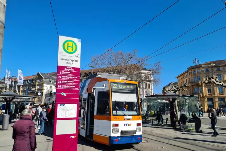 Drehscheibe Bismarckplatz: An den folgenden Samstagen muss in der Straßenbahn niemand ein Ticket ziehen. 