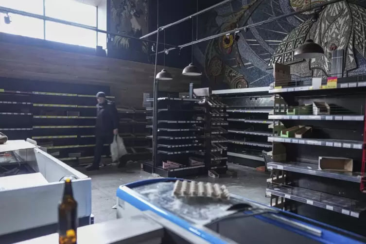 Die Versorgungslage in der Ukraine – hier ein verlassener Supermarkt in Mariupol – wird immer schwieriger.