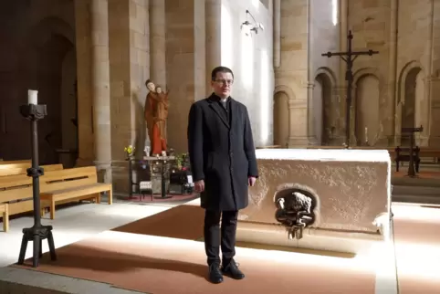  „Der Altar ist der entscheidende liturgische Ort in der Kirche“, sagt der katholische Pfarrer Christoph Hartmüller. Daher steht
