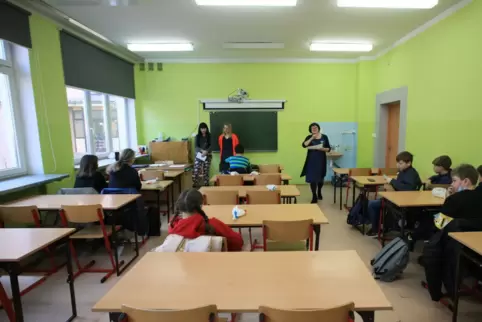 Schüler, die aus der Ukraine geflohen sind, in einer Grundschule in Westpolen. Auch südpfälzsiche Schulen haben schon Kinder auf