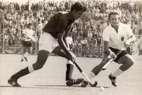 Peter Trump (rechts) im Finale bei den Olympischen Spielen 1972 gegen Pakistan. Der heute 71-Jährige hat die erfolgreiche Zeit d