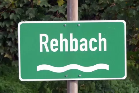 Für sieben Messstellen am neuen Rehbach hat die Verwaltung per Eilentscheidung einen Auftrag in Höhe von 150.000 Euro vergeben.