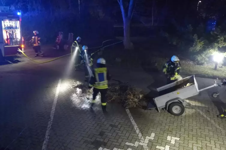 Beim Amtsgericht musste brennender Gr&uuml;nabfall gel&ouml;scht werden.