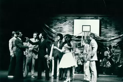 Kaiserslautern war einmal Deutschlands Musical-Hauptstadt: Szene aus der Inszenierung der „West Side Story“ von 1974.