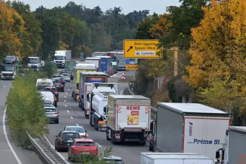 B9 bei Speyer in Richtung Ludwigshafen: Hier ist oft viel Verkehr. 