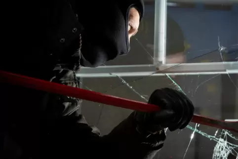 Die Täter entwendeten auch ein Fahrzeug. 