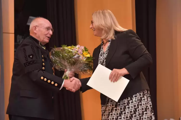 Traditionspflege: Rehlinger ehrt einen Bergmann.
