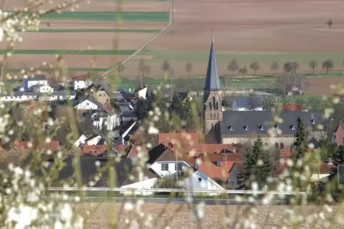 Ottersheim ist ein kleines Dorf mit reicher Geschichte – und einer großen Kirche. St. Amandus, der „Dom des Violentals“, ist das