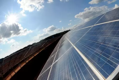 Mit dem Stromertrag großflächiger Photovoltaikanlagen soll der Energiebedarf der Verbandsgemeinde Hauenstein gedeckt werden. 