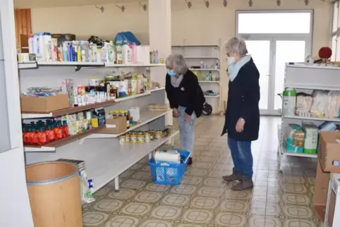 In einem neu eingerichteten Bereich gibt es in der Fundgrube in Fischbach Soforthilfe für die Ukrainer in Form von Hygieneartike