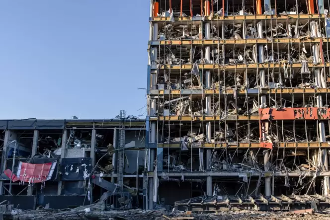 Dieses Einkaufszentrum in Kiew wurde durch einen Raketenangriff zerstört. Dieses Einkaufszentrum in Kiew wurde durch einen Raketenangriff zerstört.
