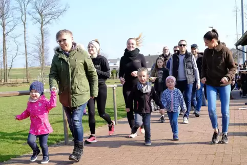 Rund 120 Teilnehmer drehten Runden für die Ukraine.