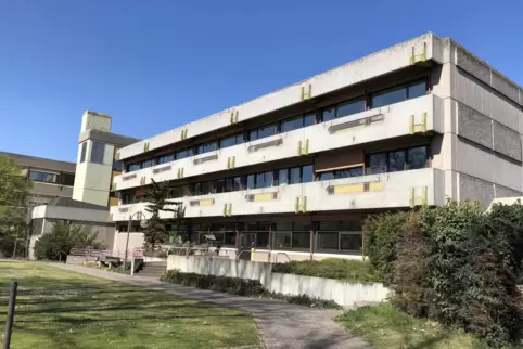 1980 bis 1987 in drei Abschnitten gebaut: das ehemalige Stiftungskrankenhaus. 1980 bis 1987 in drei Abschnitten gebaut: das ehemalige Stiftungskrankenhaus.