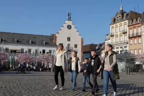 Valeriya Rashehupkina und Katerina Shaposhnik haben mit ihren Kindern ihre Heimat, eine Millionenstadt in der Ostukraine, verlas