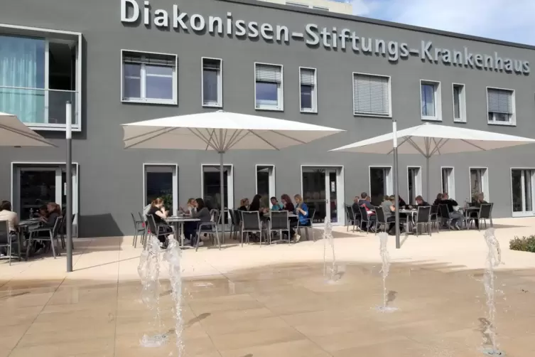 Am Speyerer Diakonissen-Stiftungs-Krankenhaus fehlen derzeit 130 Mitarbeitende. 
