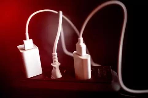Es muss nicht immer jeder Stecker drin sein: Die Stadtwerke raten zum Stromsparen. Es muss nicht immer jeder Stecker drin sein: Die Stadtwerke raten zum Stromsparen.