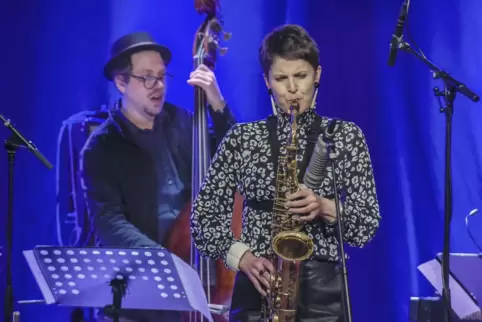 Altsaxofonistin Karolina Strassmayer und ihre Mitstreiter von „Klaro!“ fanden in New York zusammen. 