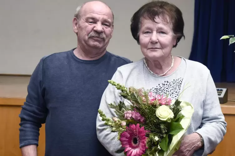 Treue TuS-Mitglieder: Wolfgang Baumgärtner und Lore Latsch sind beide 55 Jahre dabei.