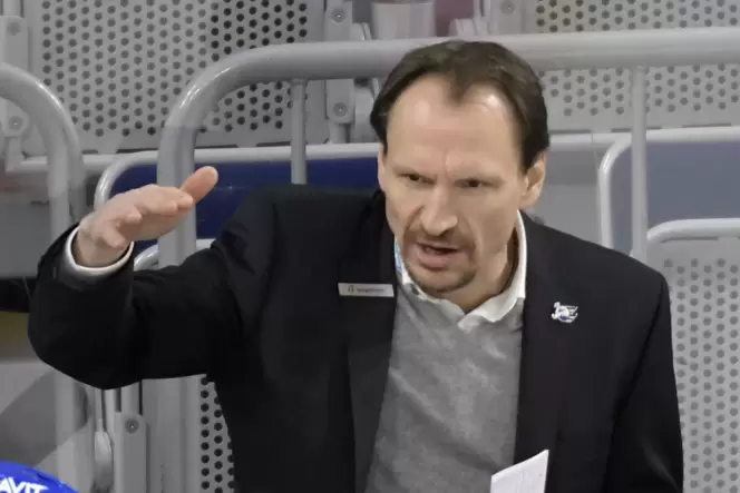 An sich selbst gescheitert: Pavel Gross, fachlich ein sehr guter Eishockey-Trainer. An sich selbst gescheitert: Pavel Gross, fachlich ein sehr guter Eishockey-Trainer.