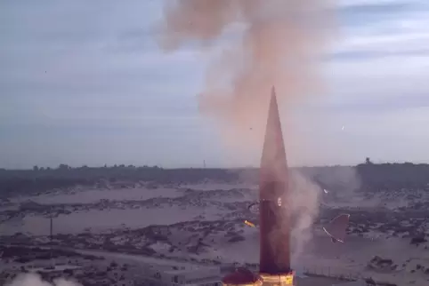 Dieses Bild zeigt eine „Arrow-3“-Abfangrakete, die von einem israelischen Militärstützpunkt startet.