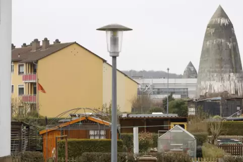 Imposant und weithin sichtbar: die beiden Spitzbunker in der Pariser Straße.