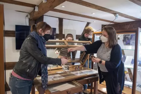 Studienrende der Uni Heidelberg haben die Ausstellung konzipiert und eingerichtet.