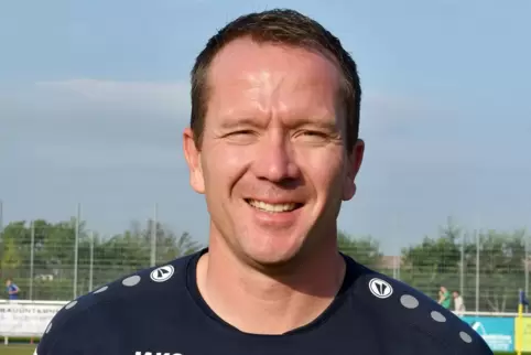Nach dem Auftritt seiner Truppe in Knittelsheim angefressen: FVF-Coach Christian Schäfer. 