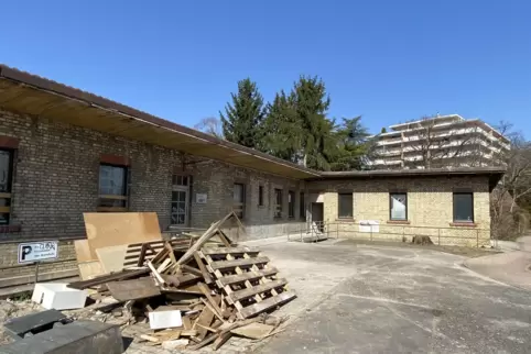 Dieses Haus in der Nähe des Bahnhofs wird komplett umgebaut: Es soll als Tagesstätte für psychisch behinderte Menschen genutzt w
