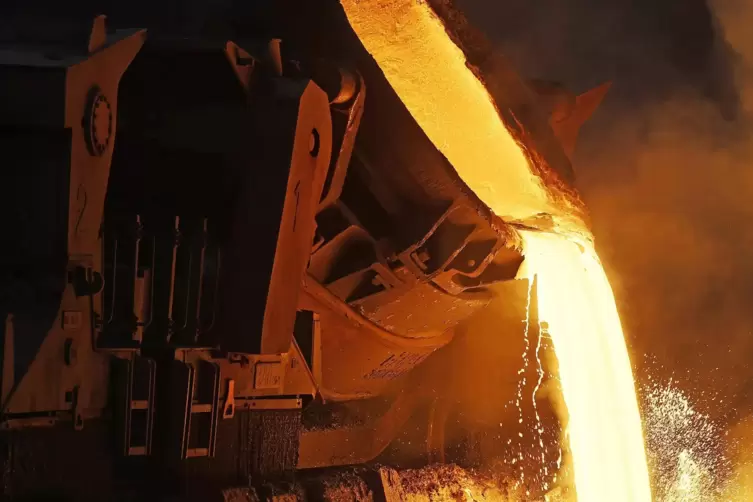 Die Stahlindustrie gehört zu den Branchen, denen die steigenden Energiepreise stark zusetzen.