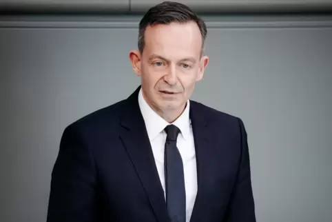 Bundesverkehrsminister Wissing schätzt den Finanzbedarf für drei Monate Neun-Euro-Ticket auf rund zwei Milliarden Euro.
