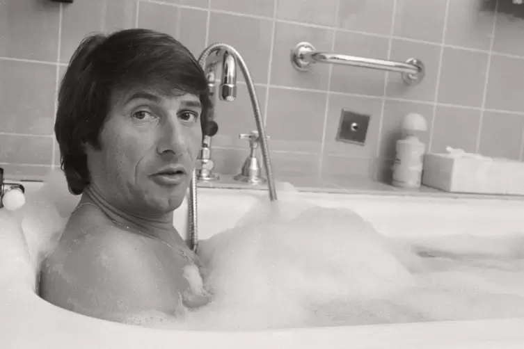 Udo J&uuml;rgens 1971, in einer Z&uuml;rcher Badewanne.