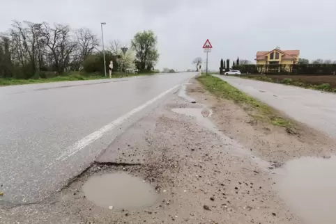 Deutliche Schäden: Die Landesstraße 454 zwischen Dannstadt-Schauernheim und Schifferstadt soll voraussichtlich ab Ende Juni sani