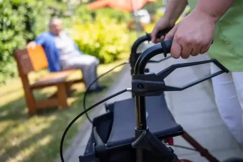 Der 77-jährigen Frau wurde der Rollator geklaut. 