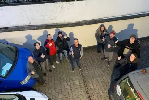  Fürs Spendensammeln und den Transport hat sich schnell eine ganze Reihe von Helfern gefunden. 